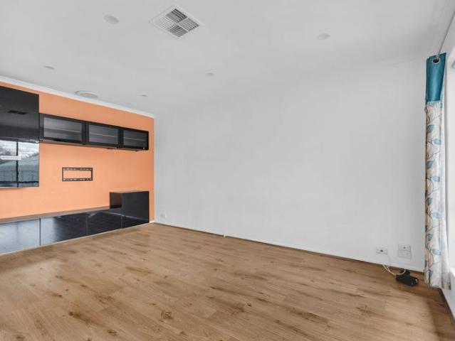 Neat & Low Maintenance Unit in a Convenient Windsor Gardens Location