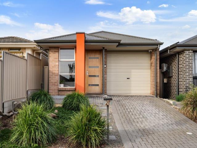 Neat, Low Maintenance Abode in Bustling Blair Athol Pocket!