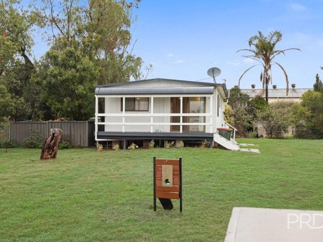 Neat, Low Maintenance Home Close to the Town Centre