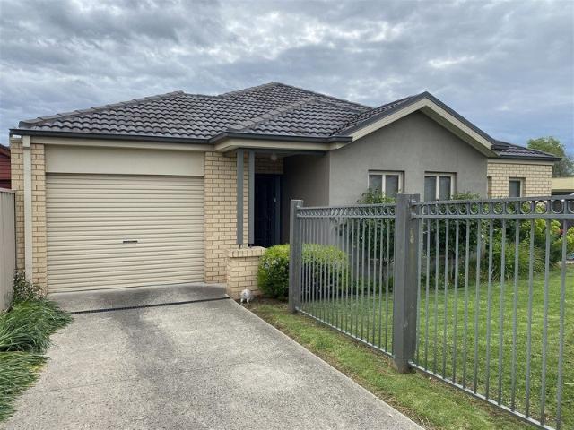 Neat, Low Maintenance Home in the heart of Alexandra