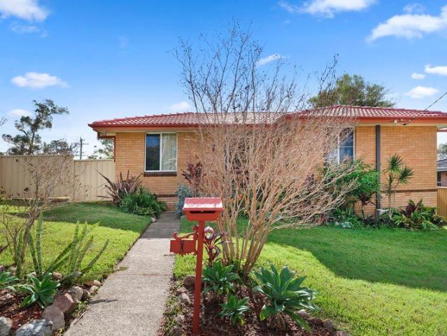 NEAT, LOW MAINTENANCE HOME WITH SIDE ACCESS