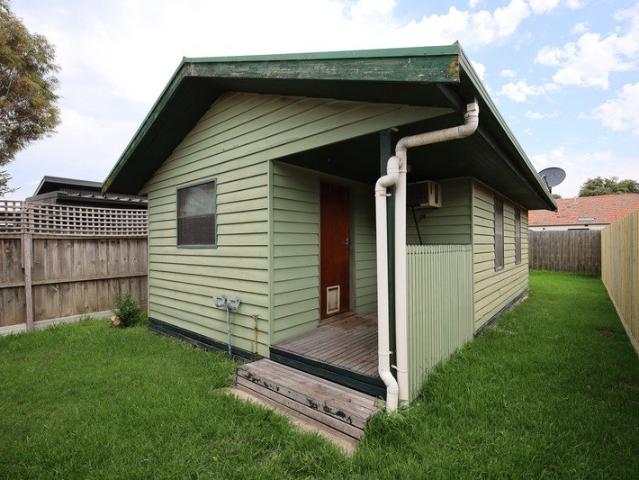 Neat & low maintenance living in a convenient location