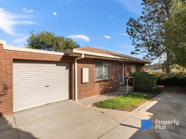Neat & Low Maintenance Living in Flora Hill
