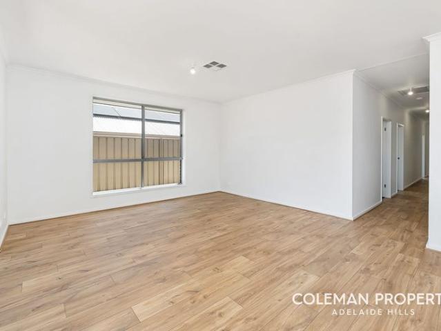 Neat Low Maintenance Property in Aston Hills