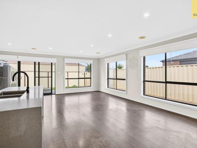 NEAT LOW MAINTENENACE HOME