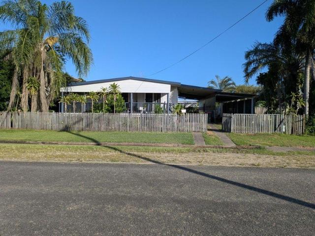 NEAT LOWSET HOME GREAT PERMANENT OR HOLIDAY HOME!
