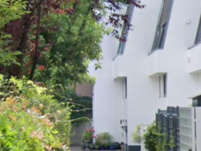 Neat & lovely townhouse in Dahlem, Berlin Amsterdam Apartments for Rent