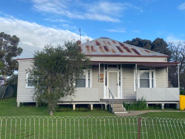 NEAT PERIOD HOME