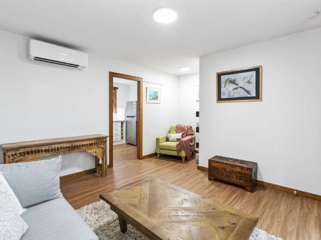 Neat & Private Ground Floor Unit in Prime Sandy Bay Location