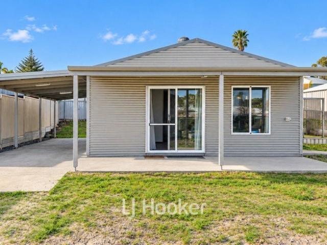 Neat & Private Two Bedroom Granny Flat