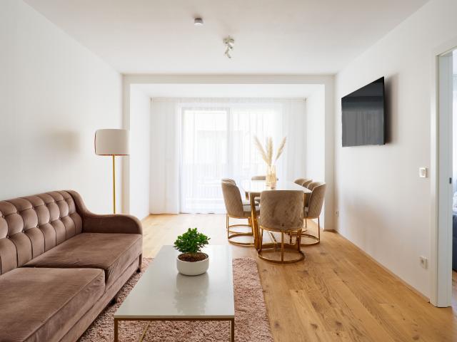 Neat, quiet apartment conveniently located