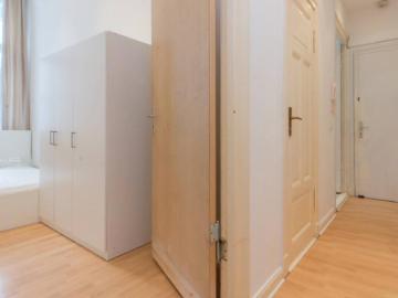 Neat room in 3 bedroom apartment in Schöneberg