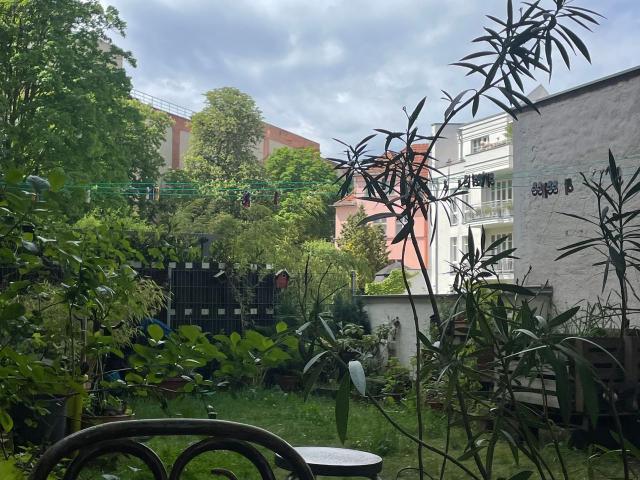 Neat studio with garden close to city center, Berlin Amsterdam Apartments for Rent