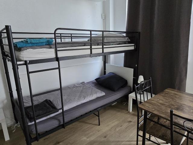 Neat studio in popular area