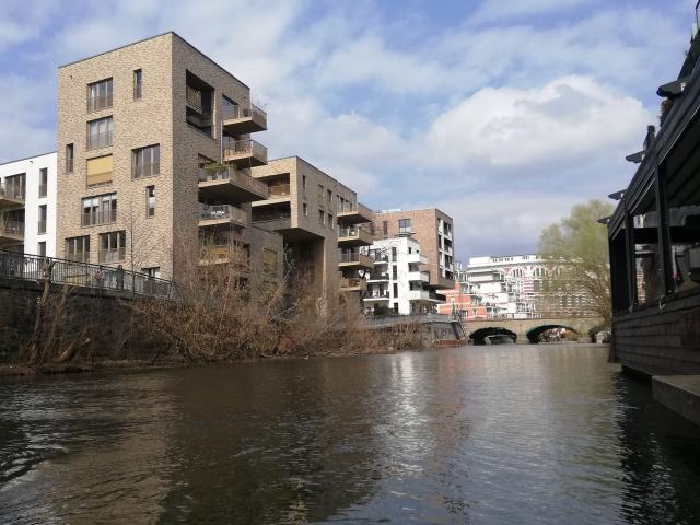 Neat studio on the riverside, Leipzig Amsterdam Apartments for Rent