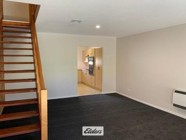 Neat, Secure & Conveniently Located Townhouse