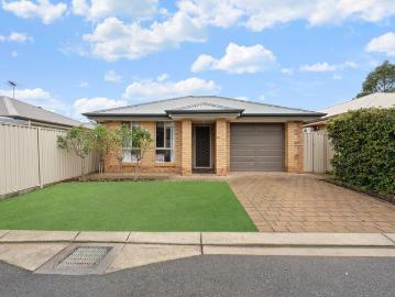 Neat & Sensible Courtyard Home in Secluded Smithfield!