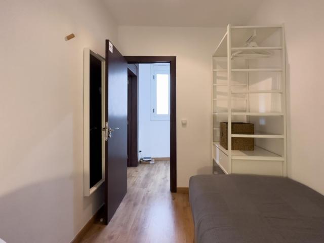Neat single bedroom close to Les Drassanes Reials