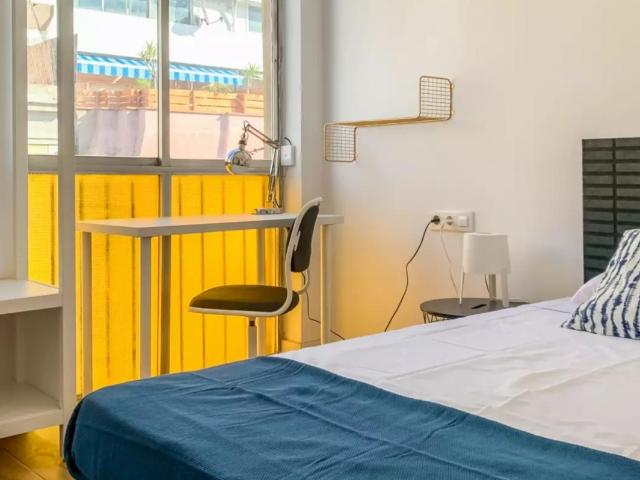 Neat single bedroom in a student flat, near the Barcelona Knowledge Campus