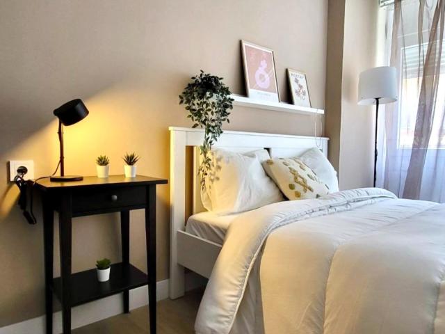 Neat single bedroom in Sant Blai