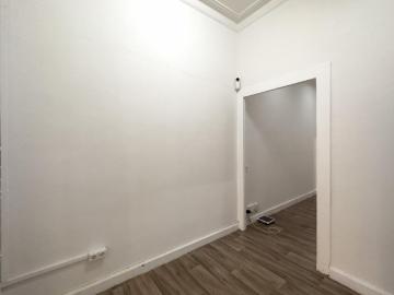 Neat single bedroom steps from Paral·lel metro station