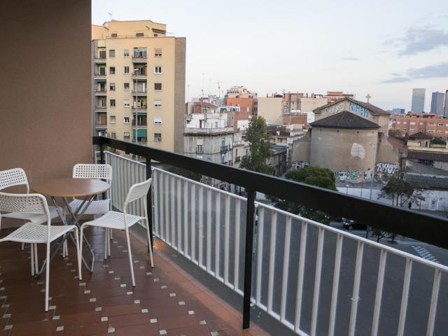 Neat single room El Clot, next to Clot metro station