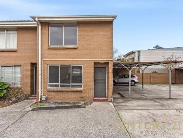 Neat & Spacious, Convenient Dandenong Location