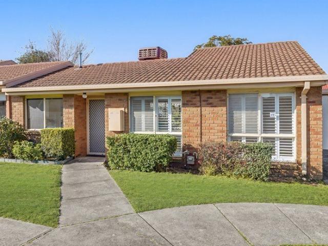 Neat, Spacious & Convenient Living in a Quiet Oakleigh South Estate