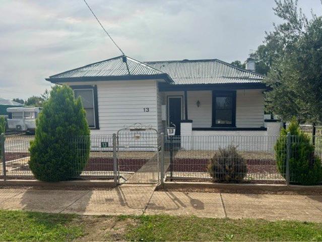 NEAT & SPACIOUS FAMILY HOME ON A DOUBLE BLOCK!