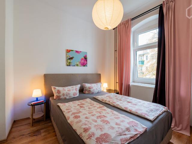 Neat & spacious flat in quiet street, Berlin Amsterdam Apartments for Rent