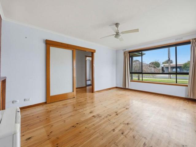 Neat, Spacious & Ideally Located in Wendouree