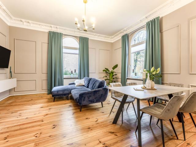 Neat, spacious suite in Coburg