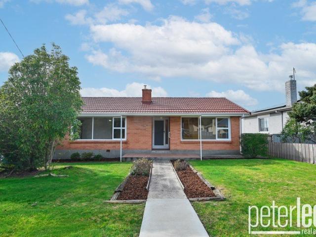 Neat & Spacious Two Bedroom Home in Beaconsfield