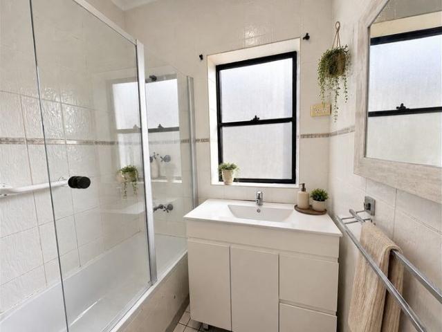 NEAT & SPACIOUS THREE BEDROOM FAMILY HOME WITH A LARGE BACKYARD