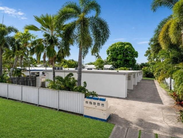 Neat & Spacious Unit with Easy Care Living