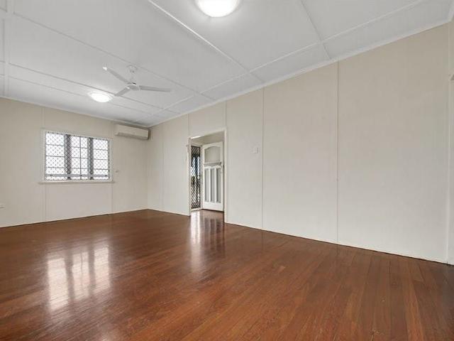 NEAT & SPACIOUS 3 BEDROOM HOME ON A LARGE FULLY FENCED BLOCK