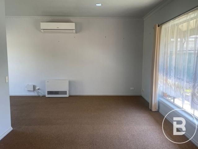 NEAT TWO BEDROOM TOWNHOUSE IN BALLARAT NORTH
