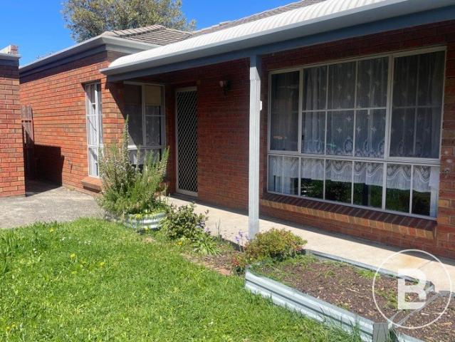 NEAT TWO BEDROOM TOWNHOUSE IN BALLARAT NORTH