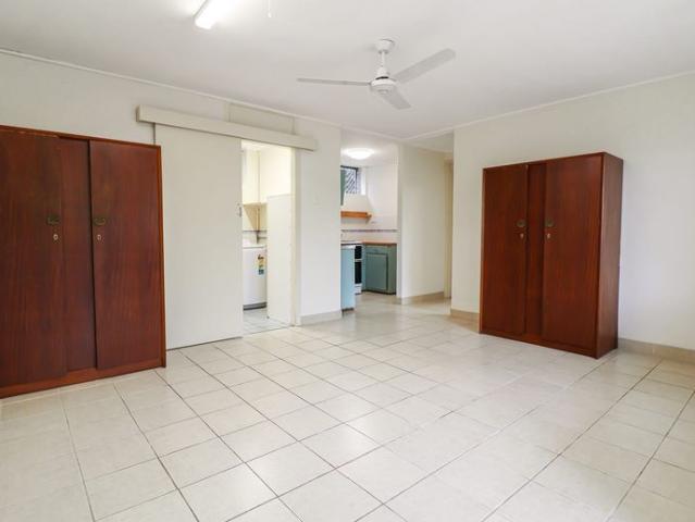 NEAT TWO BEDROOM UNIT IN CONVENIENT LOCATION