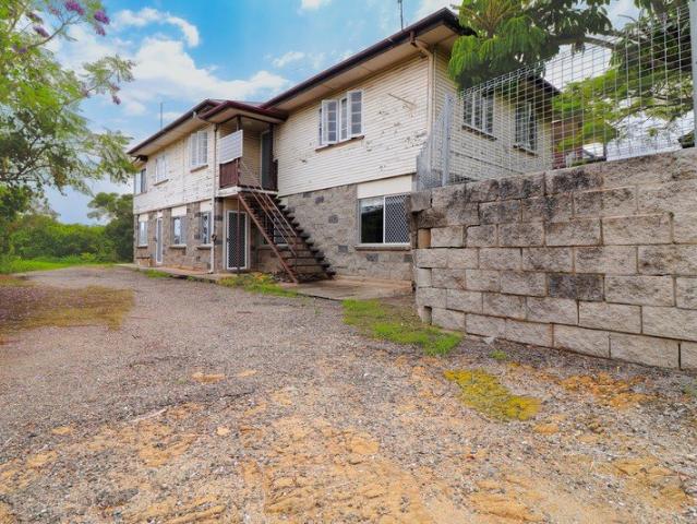 NEAT TWO BEDROOM UNIT IN CONVENIENT LOCATION