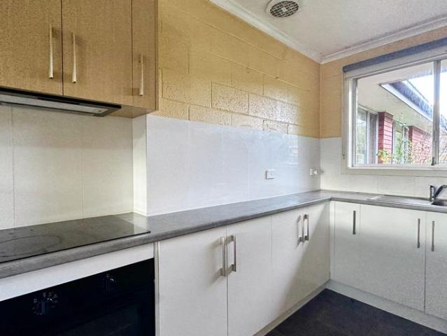 Neat Two bedroom unit in quiet a location!