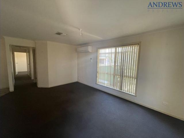 Neat three bedroom home with Split Systems