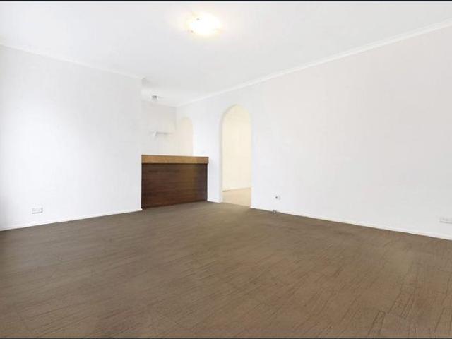 Neat Three Bedroom Home in a Quiet Berkeley Cul de Sac