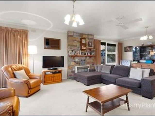 Neat & Tidy 3 Bedroom Family Home!
