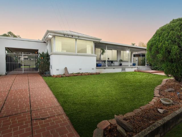 NEAT & TIDY 3 BEDROOM HOME!