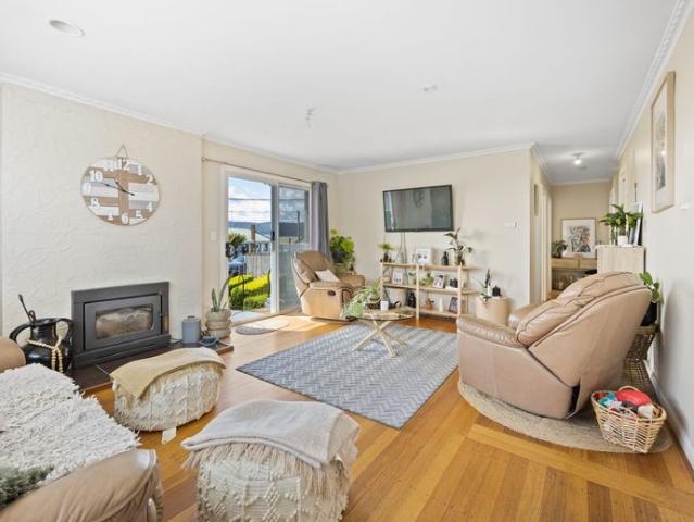 Neat Tidy 3 Bedroom Home Close to Everything!