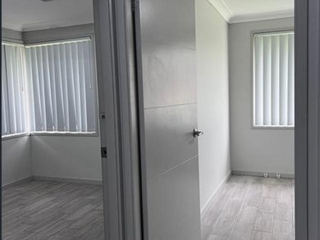 Neat & Tidy 3 Bedroom Home in Prime South Penrith Location!
