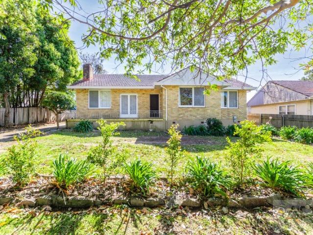 Neat & Tidy 3 bedroom home with lawns included