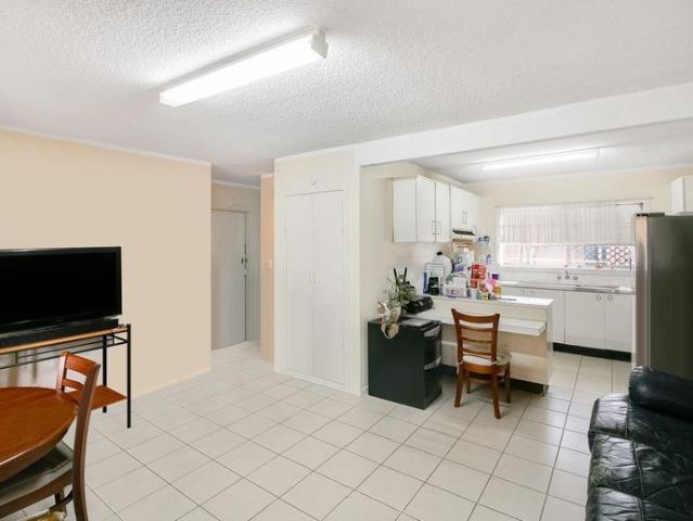 Neat & Tidy 2 Bedroom Unit