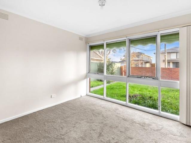 NEAT & TIDY 2 BEDROOM UNIT IN CONVENIENT LOCATION